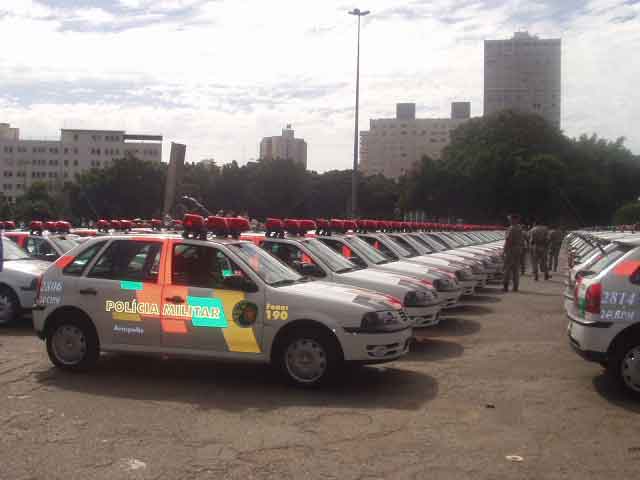 Lote de veículos personalizados e equipados com sistema de sirene, sinalizador e rádio comunicação totalmente efetuados pela Fleshtel, entregues ao Governo do Estado de Goiás